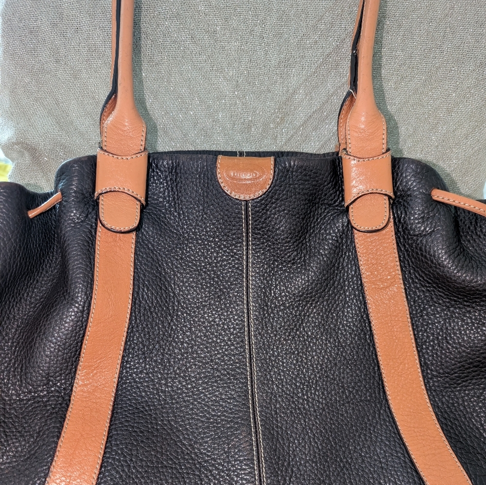 BRIC'S Italian Leather Pebbled Black Purse. Gorgeous!!!!